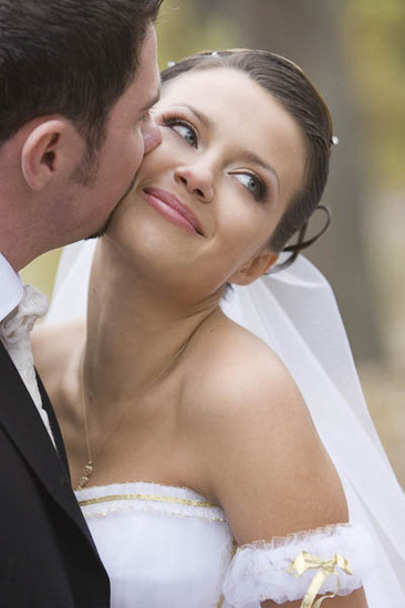  : WEDDING : design :: PARIS