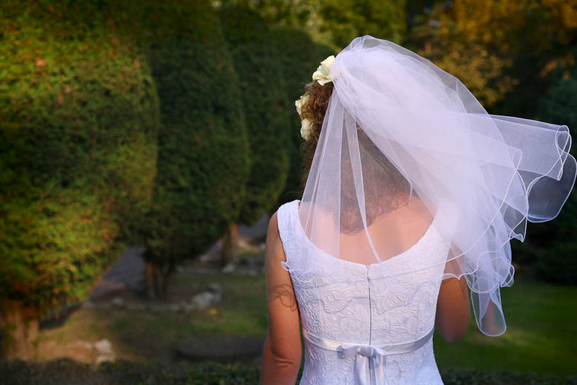  : WEDDING : design :: PARIS