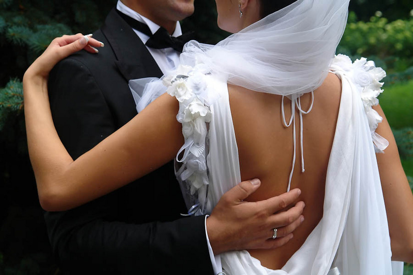  : WEDDING : design :: PARIS